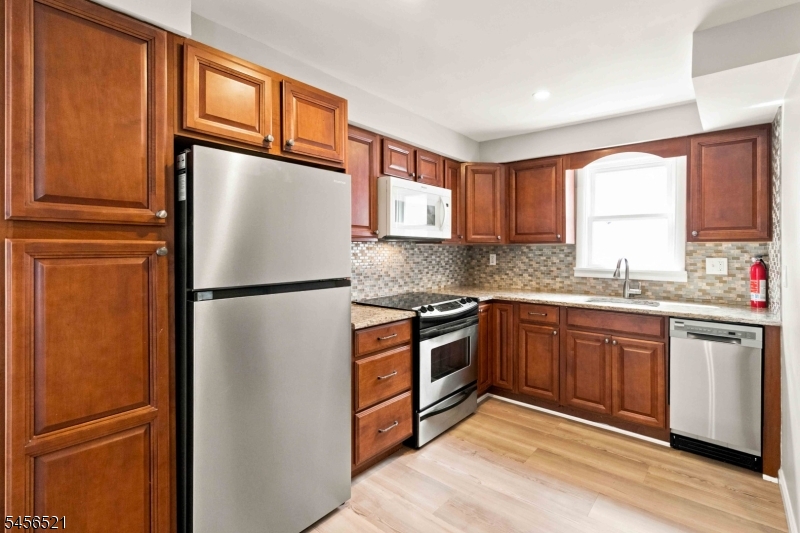 50 Madison St Property Photo 8