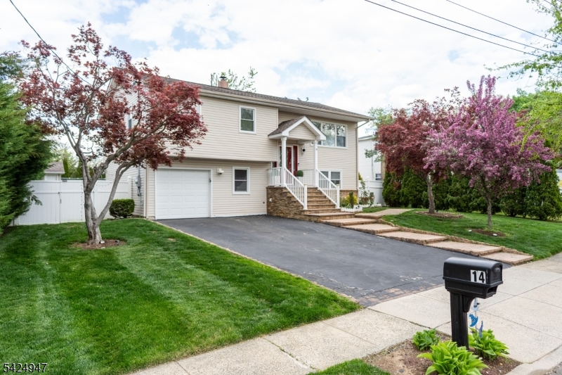 14 Hopatcong Dr Property Photo 2