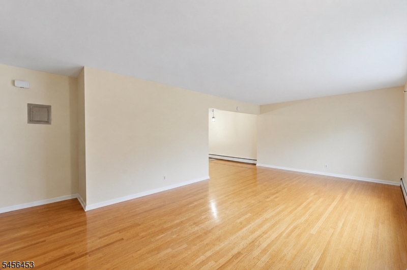 7 Colonial Dr E Property Photo 3