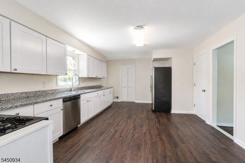25 Lincoln Ave Property Photo 5