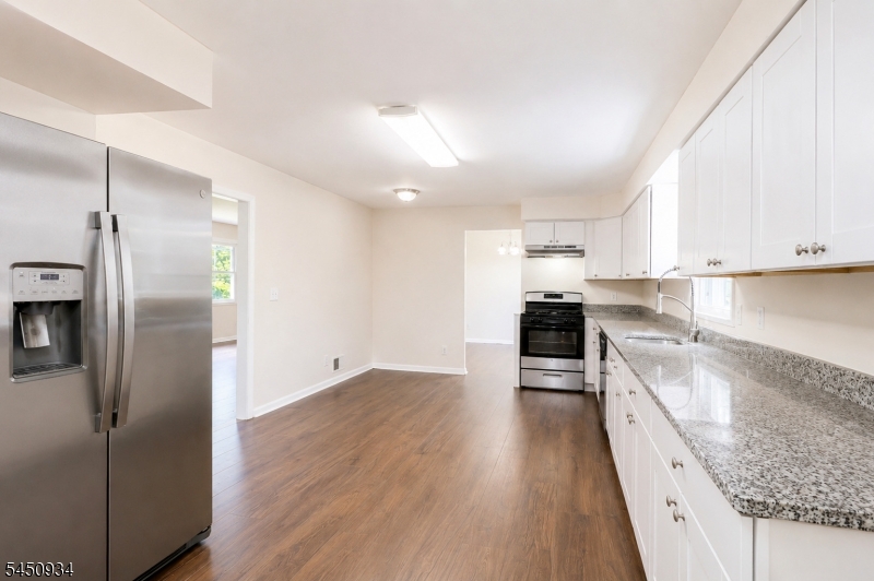 25 Lincoln Ave Property Photo 6
