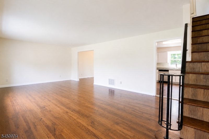 25 Lincoln Ave Property Photo 8