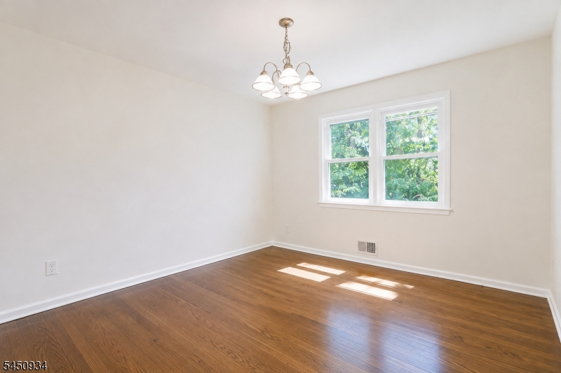 25 Lincoln Ave Property Photo 9
