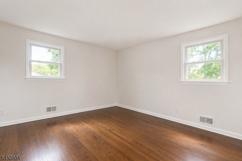 25 Lincoln Ave Property Photo 12