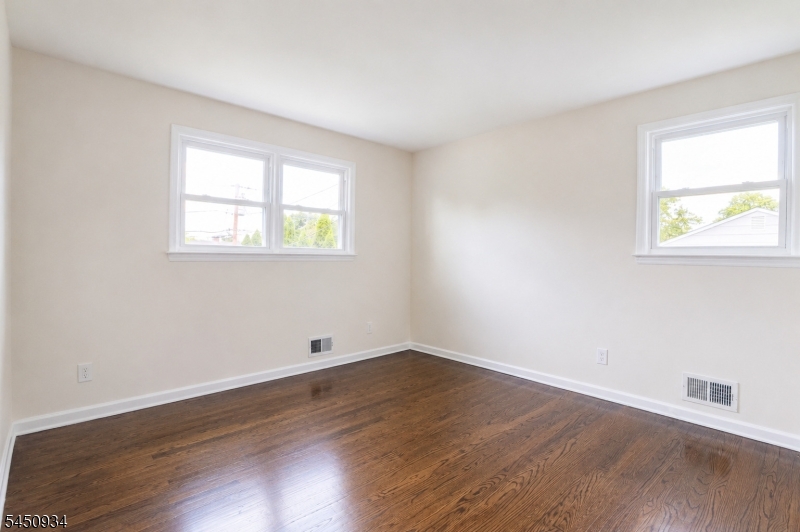 25 Lincoln Ave Property Photo 14