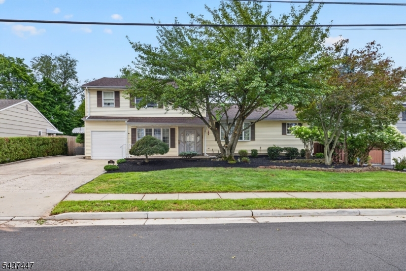 25 Princeton Dr Property Photo 1