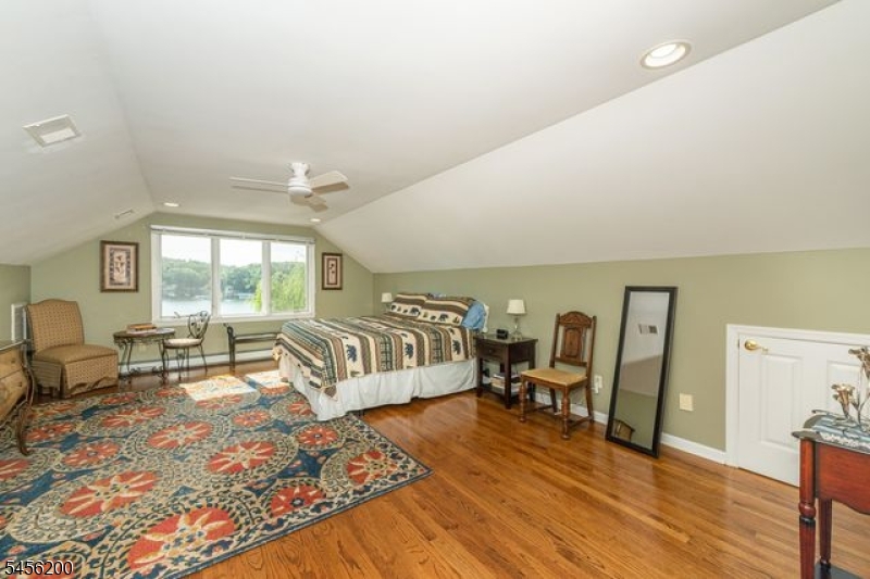 320 Lakeside Ave Property Photo 16