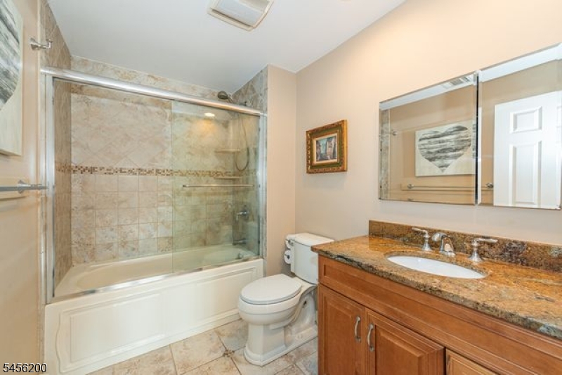 320 Lakeside Ave Property Photo 23