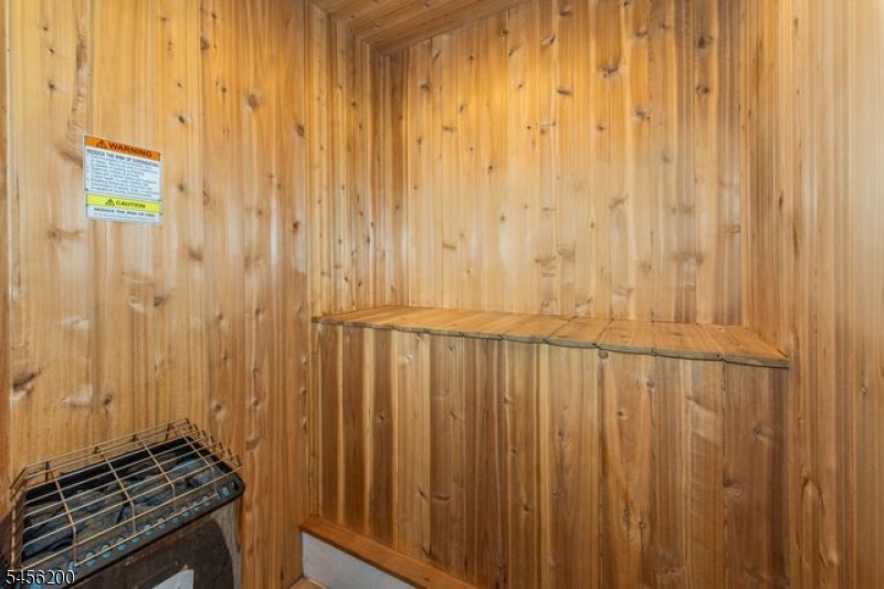 320 Lakeside Ave Property Photo 28