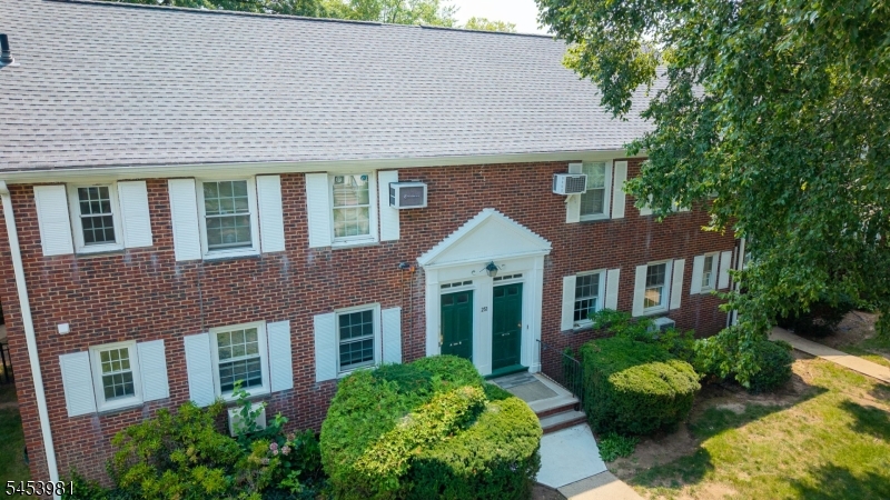 251 Elmwood Ave Property Photo 17