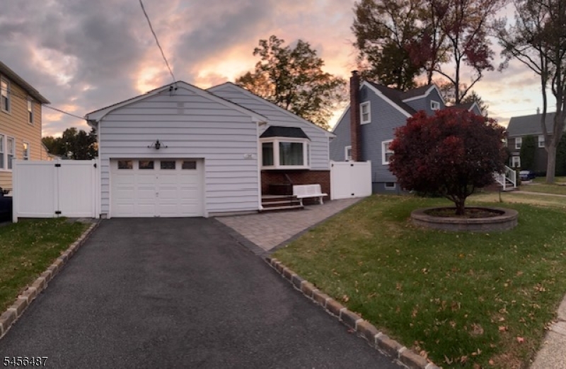 196 Galloping Hill Rd Property Photo 1