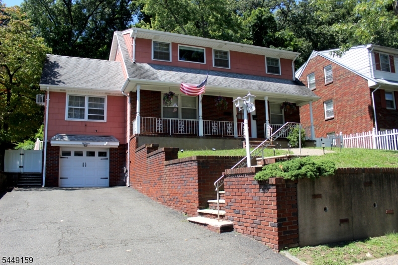 16 W Prospect St Property Photo 1