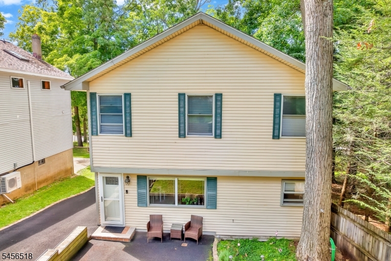 92 New York Ave Property Photo 1