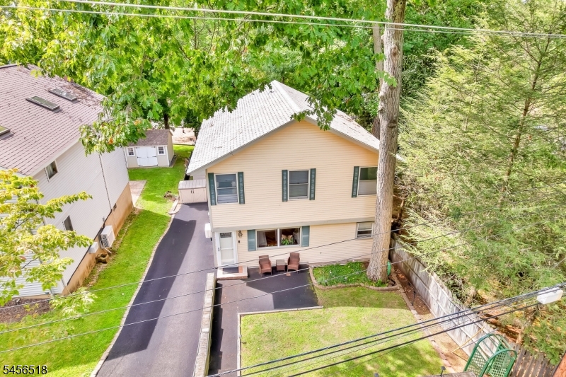 92 New York Ave Property Photo 3