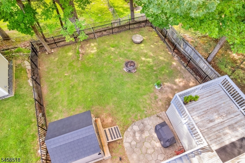 92 New York Ave Property Photo 6