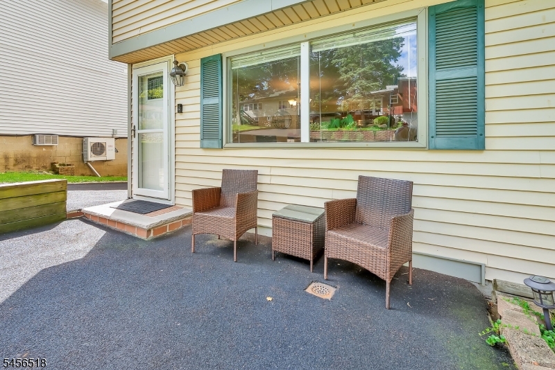 92 New York Ave Property Photo 11