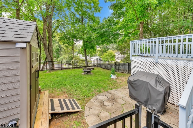 92 New York Ave Property Photo 12