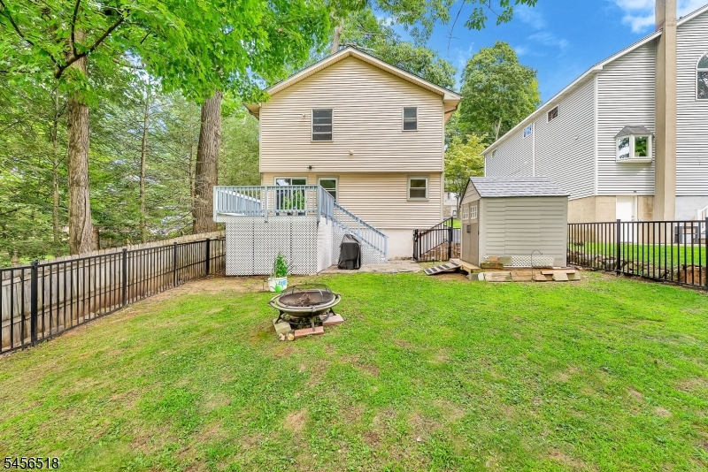 92 New York Ave Property Photo 15