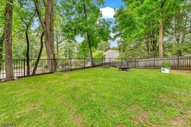 92 New York Ave Property Photo 16