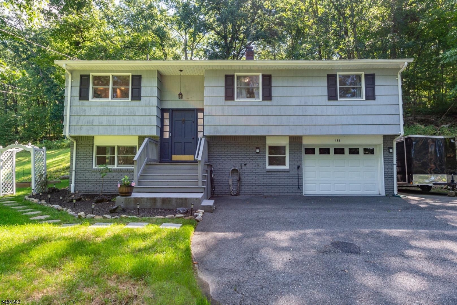 104 Ford Rd Property Photo 2