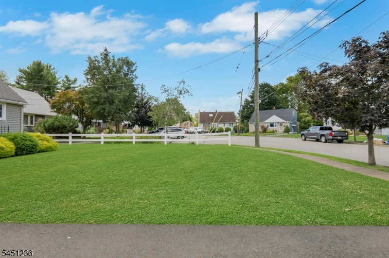77 High Property Photo 6