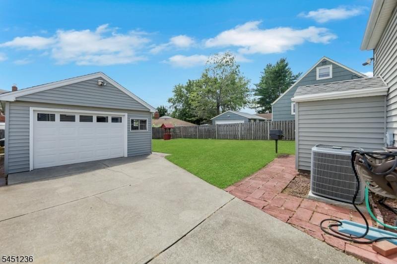 77 High Property Photo 7