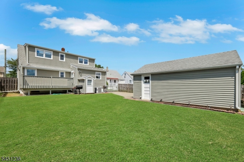 77 High Property Photo 8