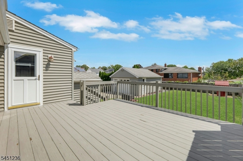 77 High Property Photo 9