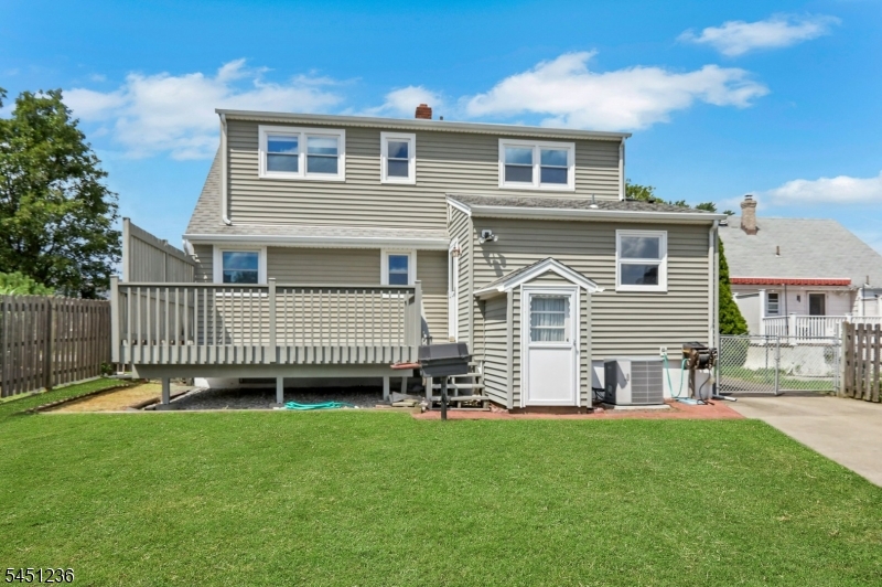 77 High Property Photo 10