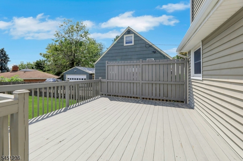 77 High Property Photo 12