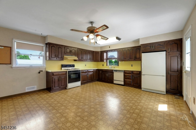 77 High Property Photo 17