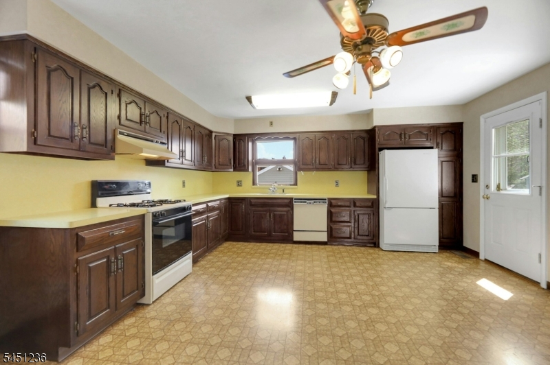 77 High Property Photo 19