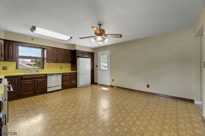 77 High Property Photo 20