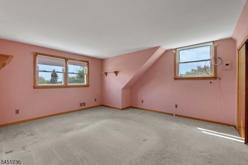 77 High Property Photo 25