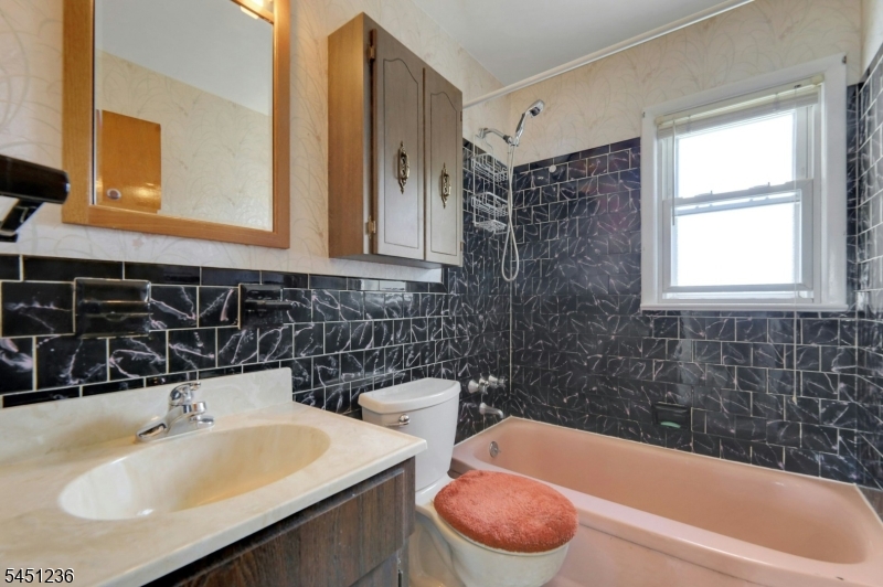 77 High Property Photo 31