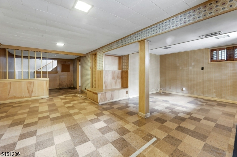 77 High Property Photo 32