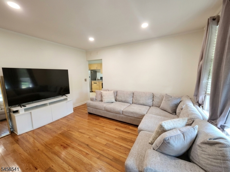 505 Hoboken Rd B Property Photo 4