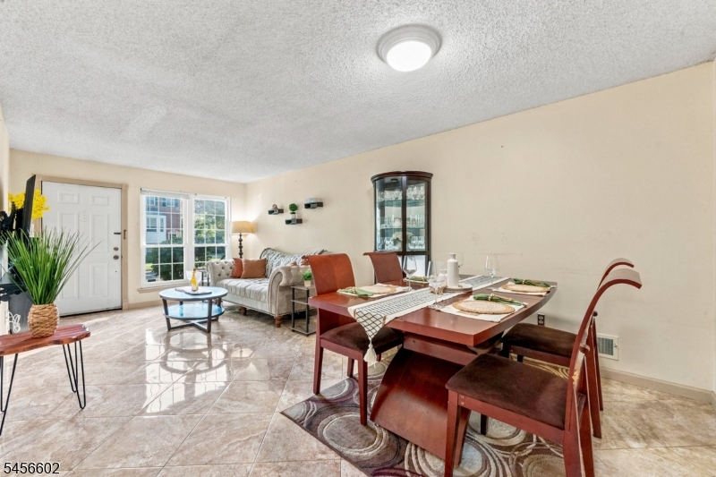 1338 Lavender Ct Property Photo 6