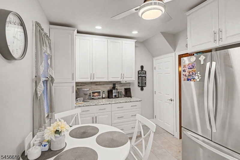 1149 Bank St Property Photo 10