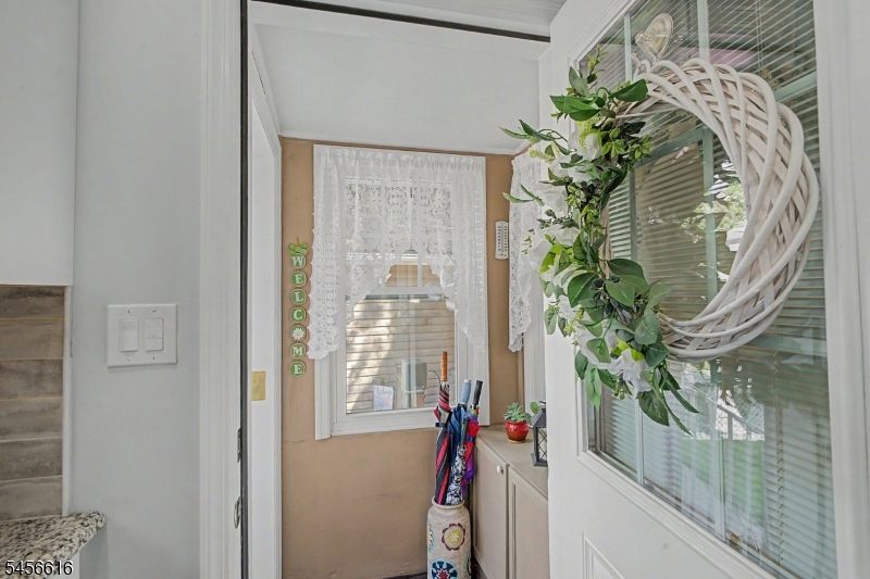 1149 Bank St Property Photo 12