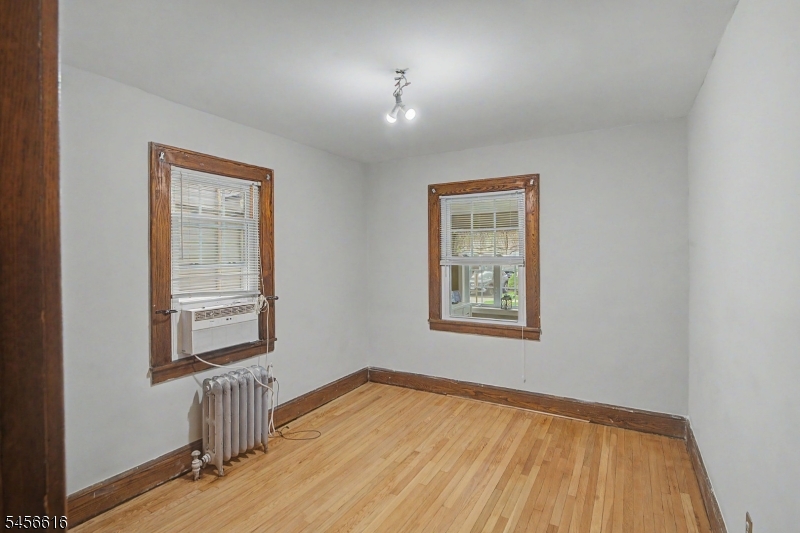 1149 Bank St Property Photo 13