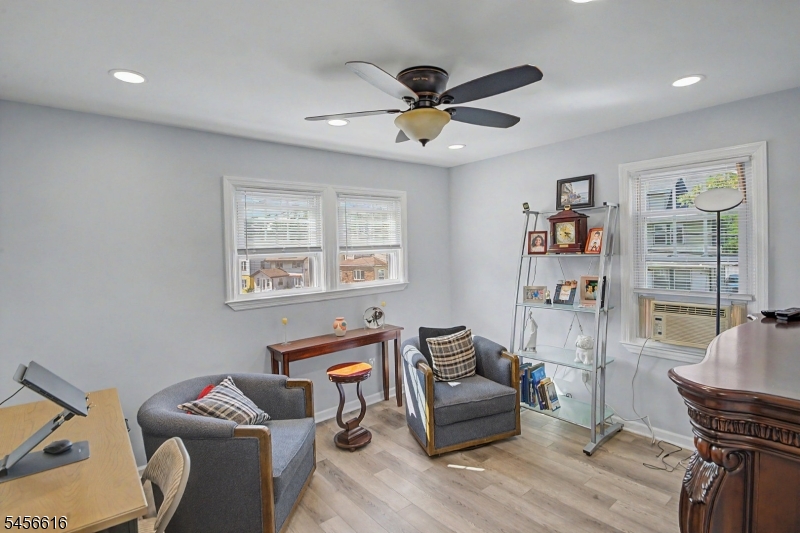 1149 Bank St Property Photo 16