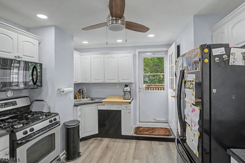 1149 Bank St Property Photo 17