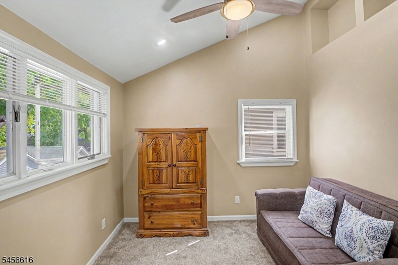 1149 Bank St Property Photo 20