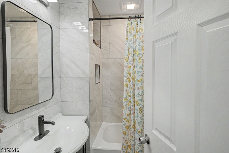 1149 Bank St Property Photo 22