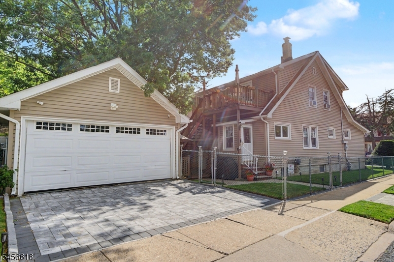 1149 Bank St Property Photo 28