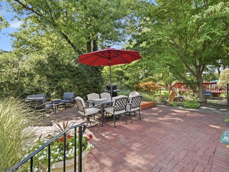 11 Reading Ter Property Photo 39
