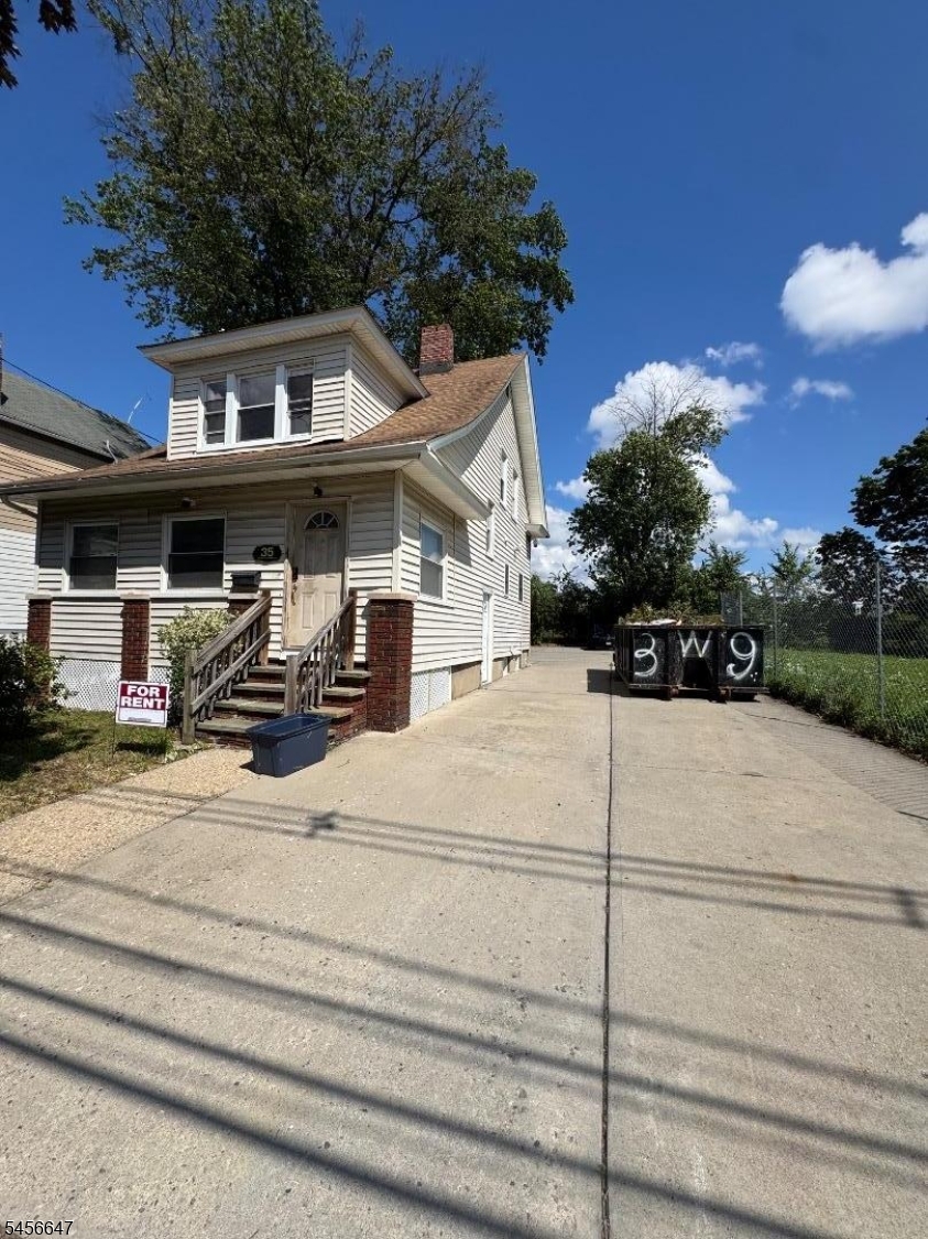 35 Lawrence St Property Photo 1