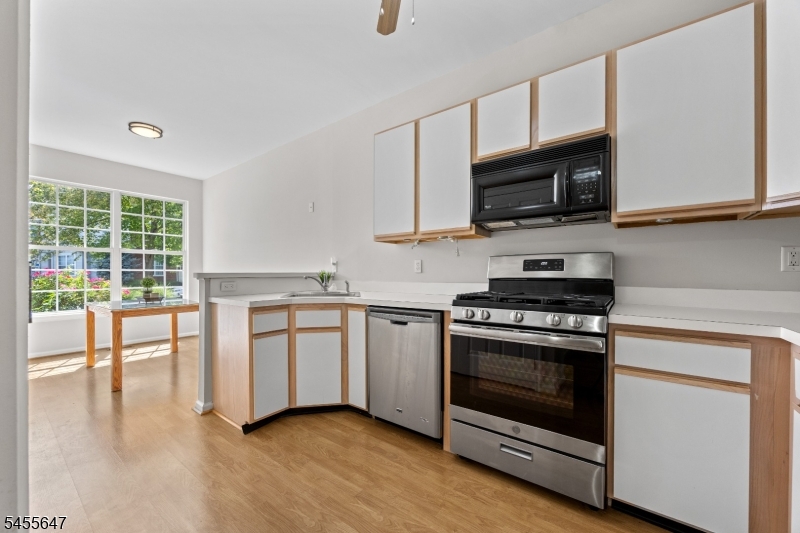 33 Gordon Circle Property Photo 3