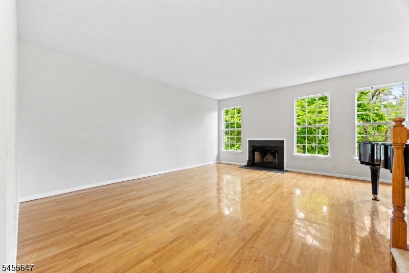 33 Gordon Circle Property Photo 6